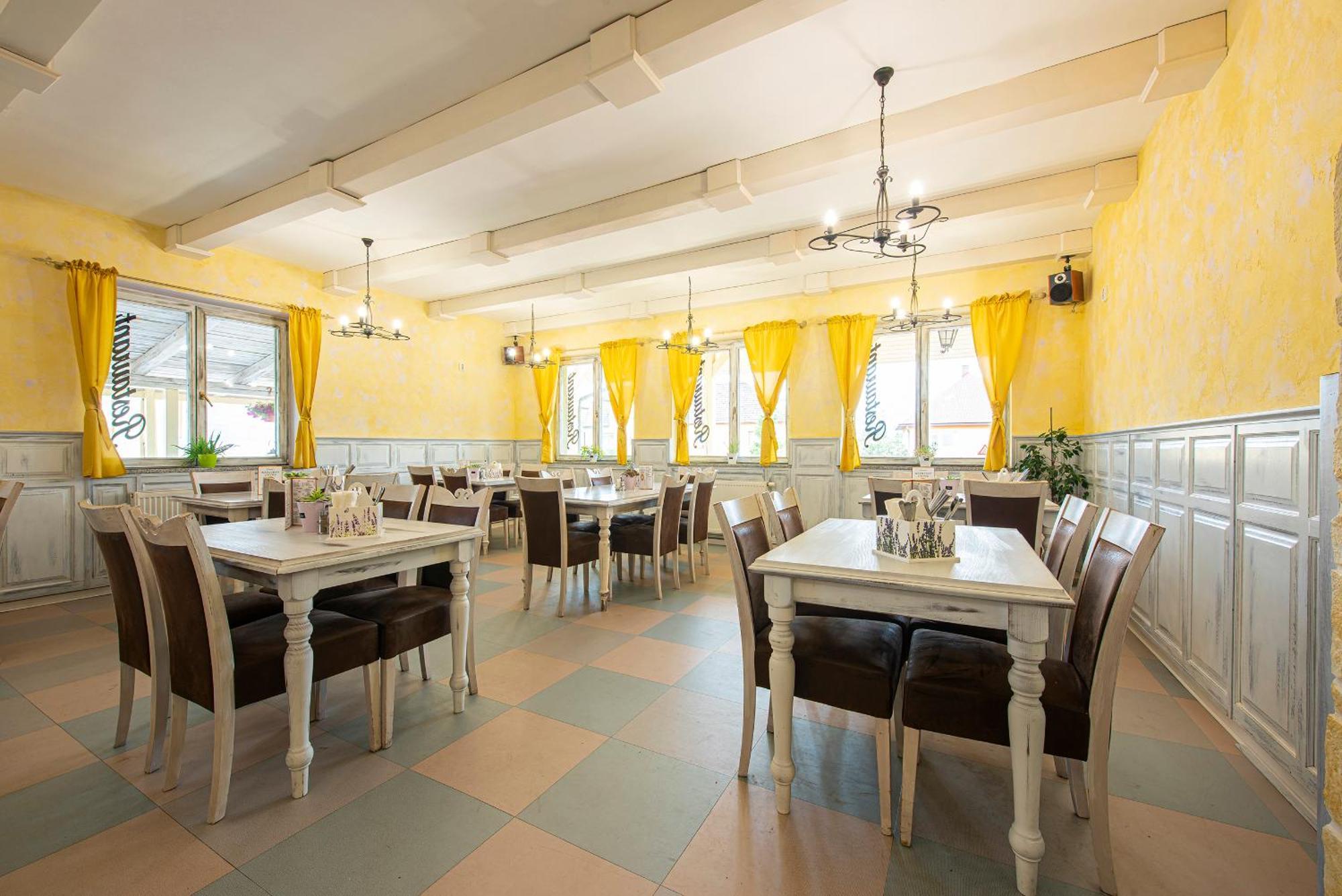 Motel&Restaurant Lavender Poprad Eksteriør billede